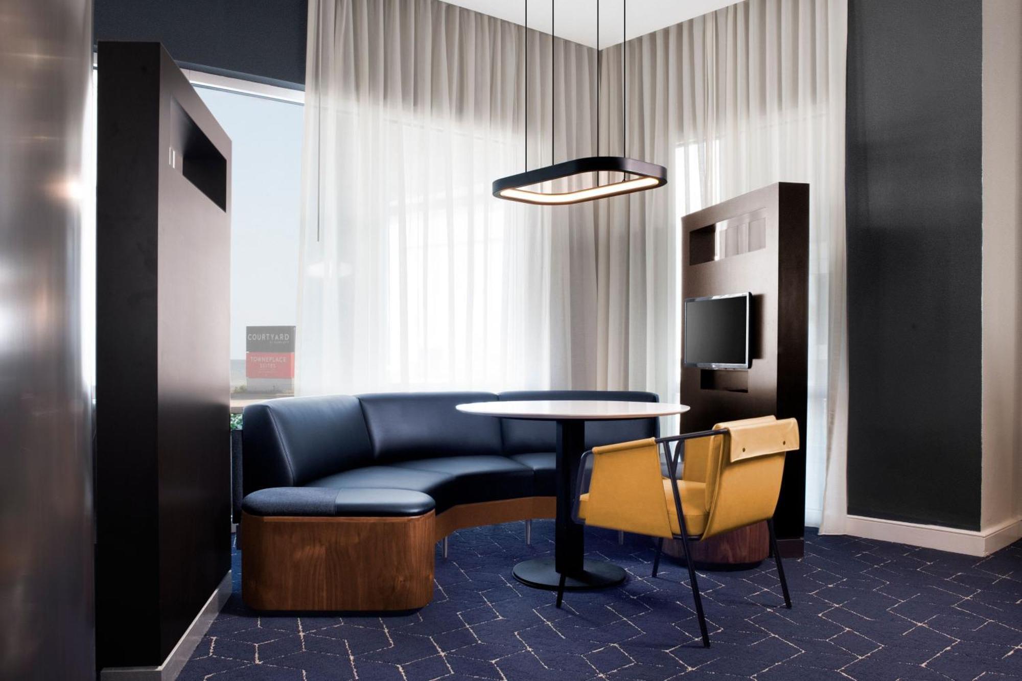 Отель Courtyard By Marriott Galveston Island Экстерьер фото