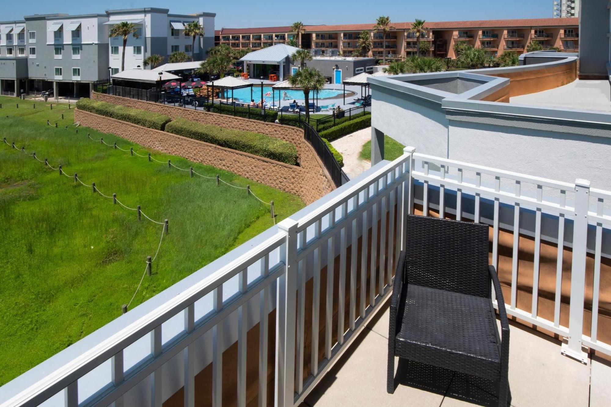 Отель Courtyard By Marriott Galveston Island Экстерьер фото