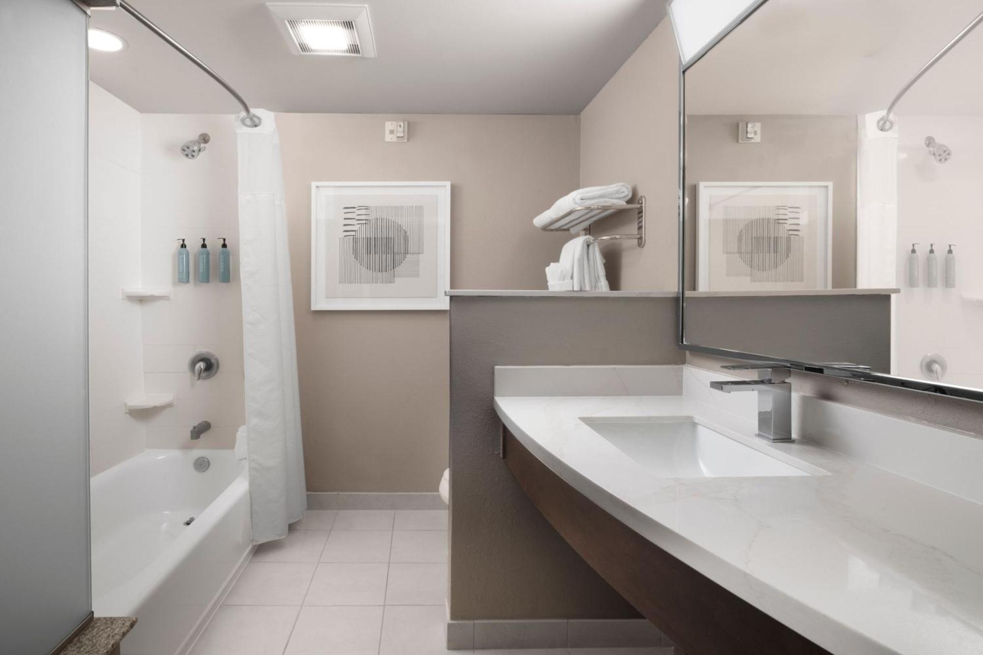 Отель Courtyard By Marriott Galveston Island Экстерьер фото